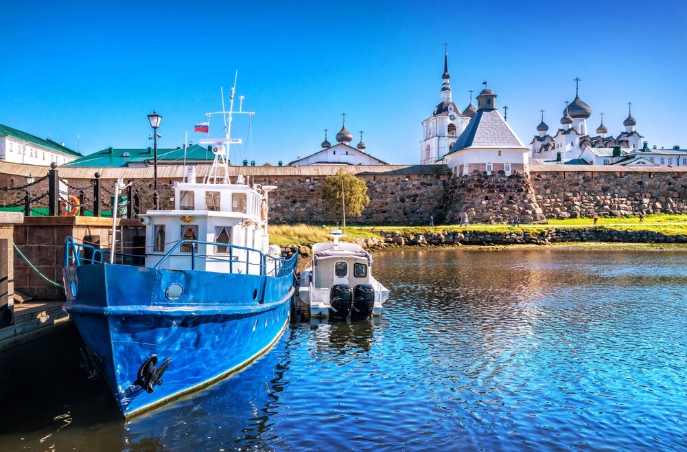 Путешествие на соловецкие острова. Соловки порт. Соловецкие острова паломничество. Теплоход до соловецких островов. Тур на соловецкие острова на теплоходе.