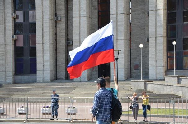 У русских есть поговорка – «не имей сто рублей, а имей сто друзей». Вернее и не скажешь!-2