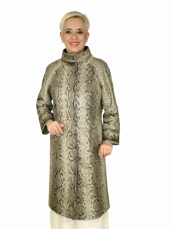 Реконструкция плаща из натуральной кожи питона. Ателье Ирины Берзиной.