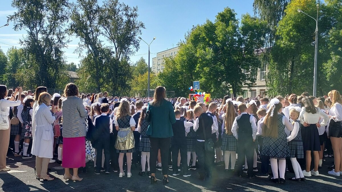     Торжественная линейка 1 сентября — яркое событие в школьной жизни любого ребенка. Корреспондент NewsNN побывал на таком мероприятии в школе №172.