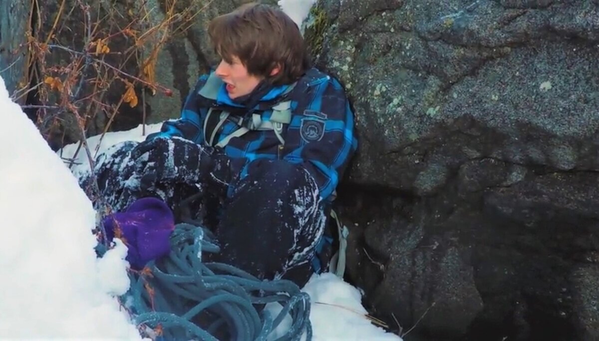 Скриншот из триллера "Снежный плен" ("Snowed In").