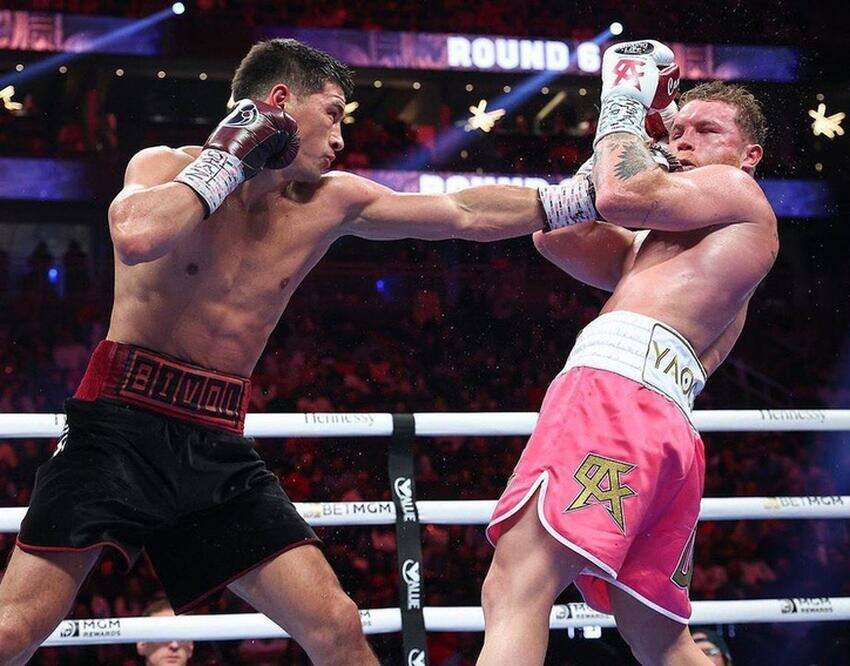 Вадим Корнилов: Альварес не заинтересован во втором поединке с Биволом

Мировой бокс ждет ответа от одного из самых ярких боксеров современности - Сауля “Канело” Альвареса. Интерес к его следующему сопернику растет, но, по словам Вадима Корнилова, менеджера боксера Дмитрия Бивола, Альварес не заинтересован во втором поединке с российским чемпионом.

Альварес многократно упоминал имя Бивола, как приоритетного соперника, но, по мнению Корнилова, его слова оказались пустыми. Вместо возможного реванша с Биволом, Канело провел поединки с другими боксерами, такими как Геннадий Головкин и Джон Райдер.

На пресс-конференциях “Канело” часто говорил о своем желании отомстить за поражение, но, согласно Корнилову, это не настолько ясно в его действиях. В первом поединке с Биволом, который состоялся ранее, “Канело” проиграл практически каждый раунд и выглядел неуверенно.

Слова Корнилова отражают ожидания и надежды фанатов и боксерского сообщества на возможный реванш. Но пока Сауль Альварес молчит, судьба этого возможного поединка остается неясной.