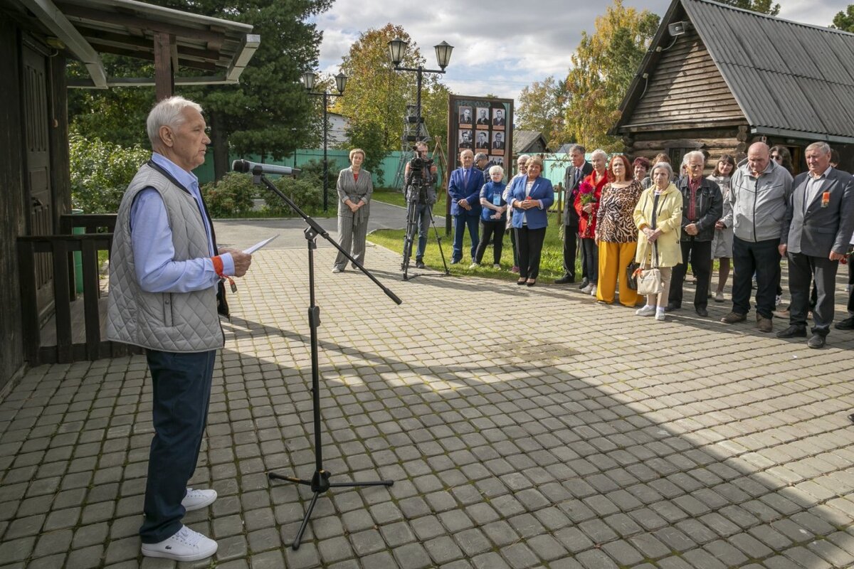    В Сургуте отметили 66-летие со дня высадки десанта геологов-первопроходцев