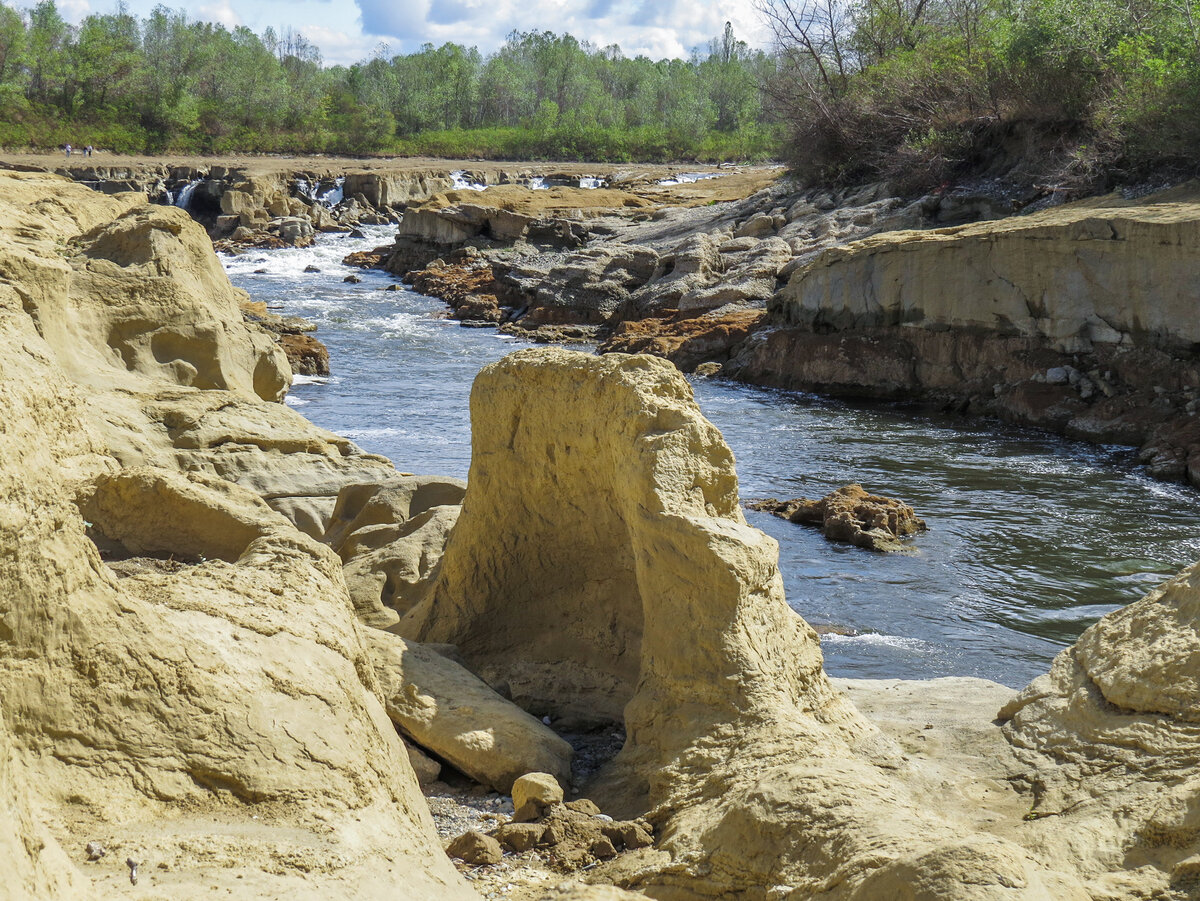 Белореченский водопад река белая. Белореченский водопад.