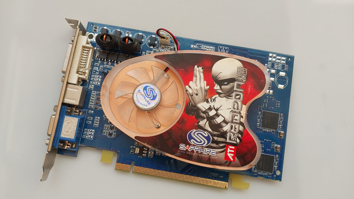 Sapphire ATI Radeon x800 GTO. Лицевая сторона.