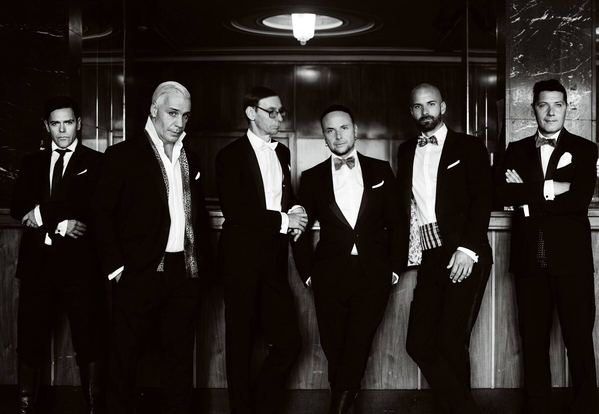 Совсем недавно на официальном сайте группы была опубликована дата выхода нового альбома , название которого держат в тайне. Новый альбом обещают выпустить 17 числа в мае 2019 года . В котором будет содержаться 11 новых композиций включая недавно выпущенный сингл "Deutschland" . Rammstein - это культовая немецкая рок-группа, образованная в январе 1994 года в Берлине . Музыкальный стиль группы относится к жанру индастриал-метала . Основные черты творчества группы : специфический ритм , в котором выдержана большая часть композиций , и эпатирующие тексты песен. Особую известность группе принесли сценические выступления, часто сопровождаемые использованием пиротехники, получившие признание в музыкальной среде. Состав группы ни разу не менялся . Участники: Тилль Линдеманн - вокалист  , Пауль Ландерс - ритм гитарист  , Рихард Круспе - гитарист и основатель группы Rammstein  , Оливер Ридель - басс гитарист , Кристоф Шнайдер - барабанщик  , Кристиан Лоренц - клавишник .