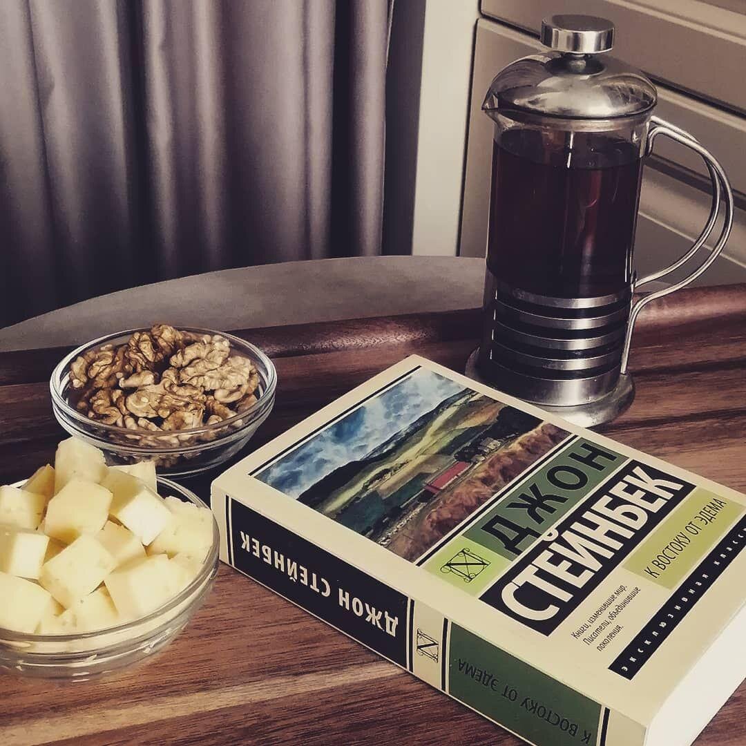 Планы на выходные: чай, кофе, Стейнбек. (www.instagram.com/knizhniy_boonker)