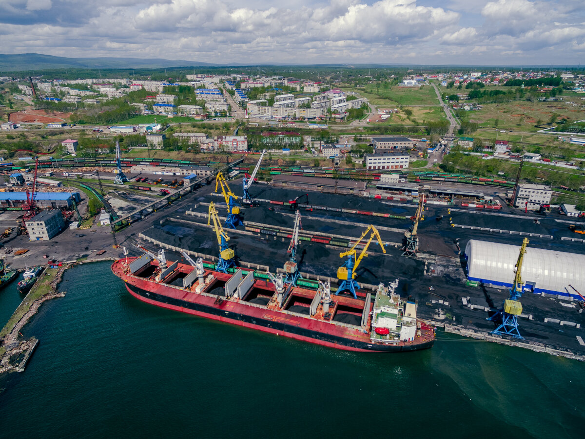 Работа в порту. Благовещенск морской порт. Ванинский морской торговый порт. Владивостокский морской торговый порт зимой. Морской порт Динская.