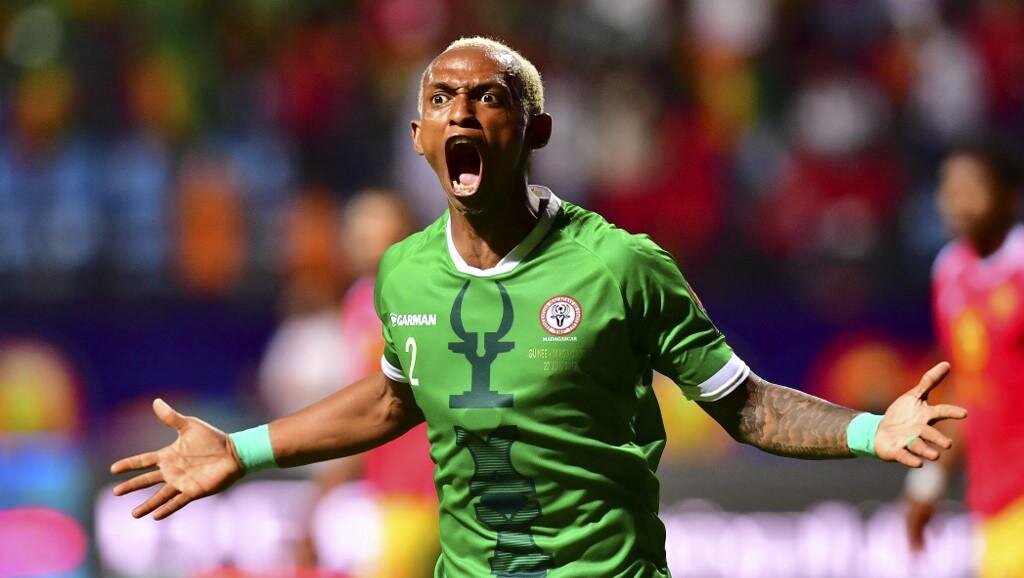 Андрияматсиноро (Мадагаскар) забил в ворота сборной Гвинеи