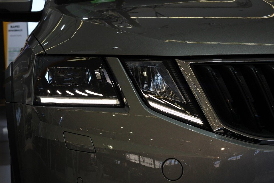 Оптика у рестайлинговой Октавии выглядит очень современно и стильно, а светит неплохо