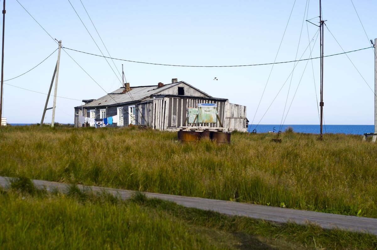 Как живут люди в поселке Бугрино - на самом унылом арктическом острове