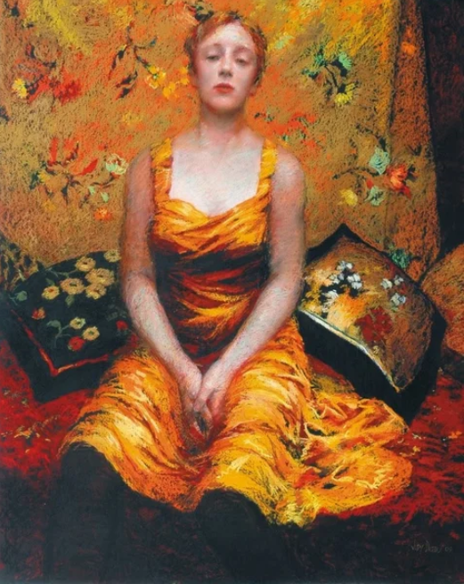 "Женщина в золотом атласном платье"