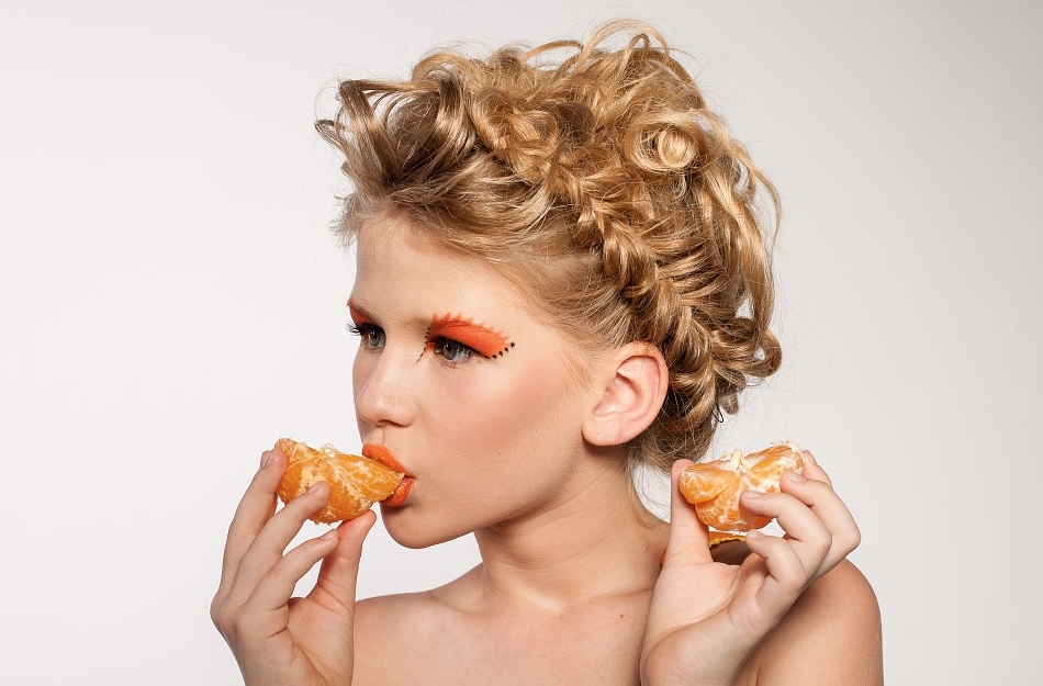 фото из источника: https://pixabay.com/ru/photos/женщина-портрет-макияж-грим-модель-804072/