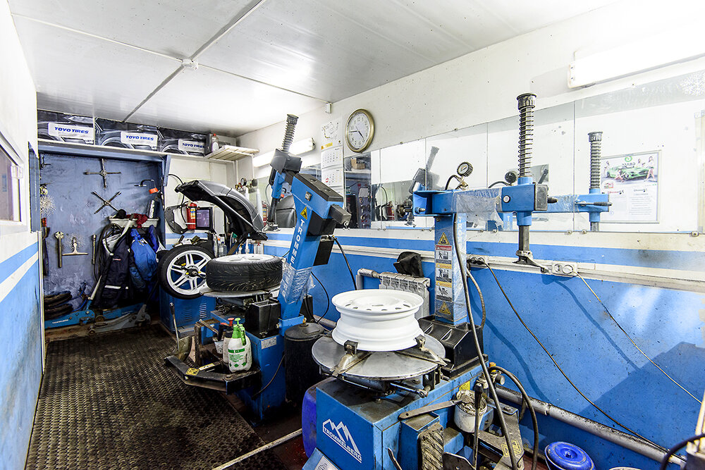 Шиномонтажный центр на колёсах 43 | наБУСТе