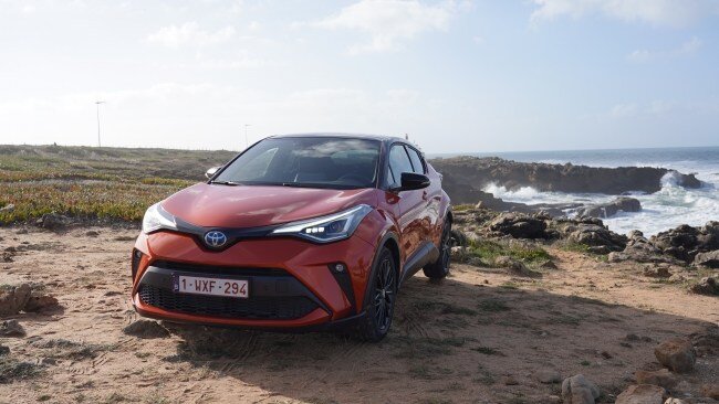 Toyota C-HR вид спереди