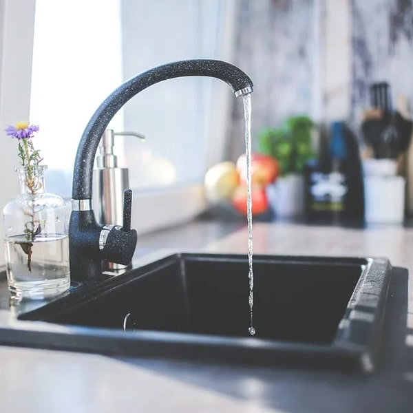 https://pixabay.com/photos/tap-black-faucet-kitchen-sink-791172/