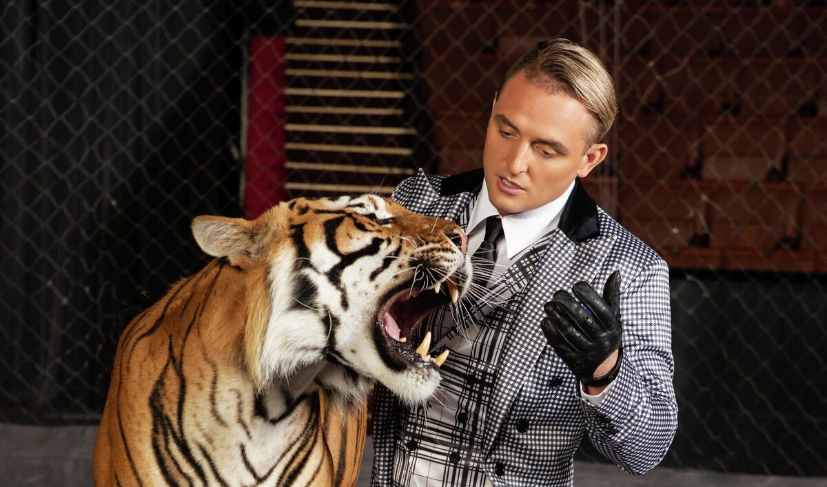 Аскольд Запашный с тигром. Фото: https://happylady24.ru