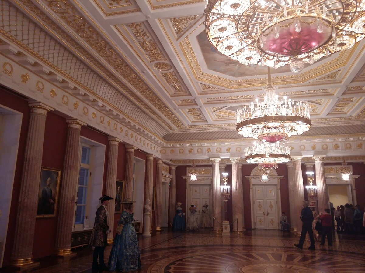 залы большого дворца в царицыно