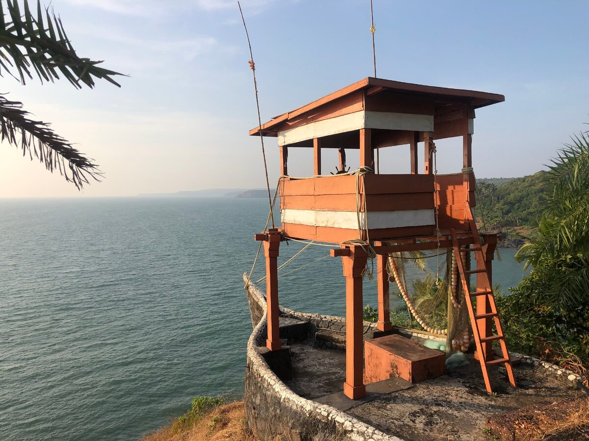 Вид на бухту Калава из эко-отеля