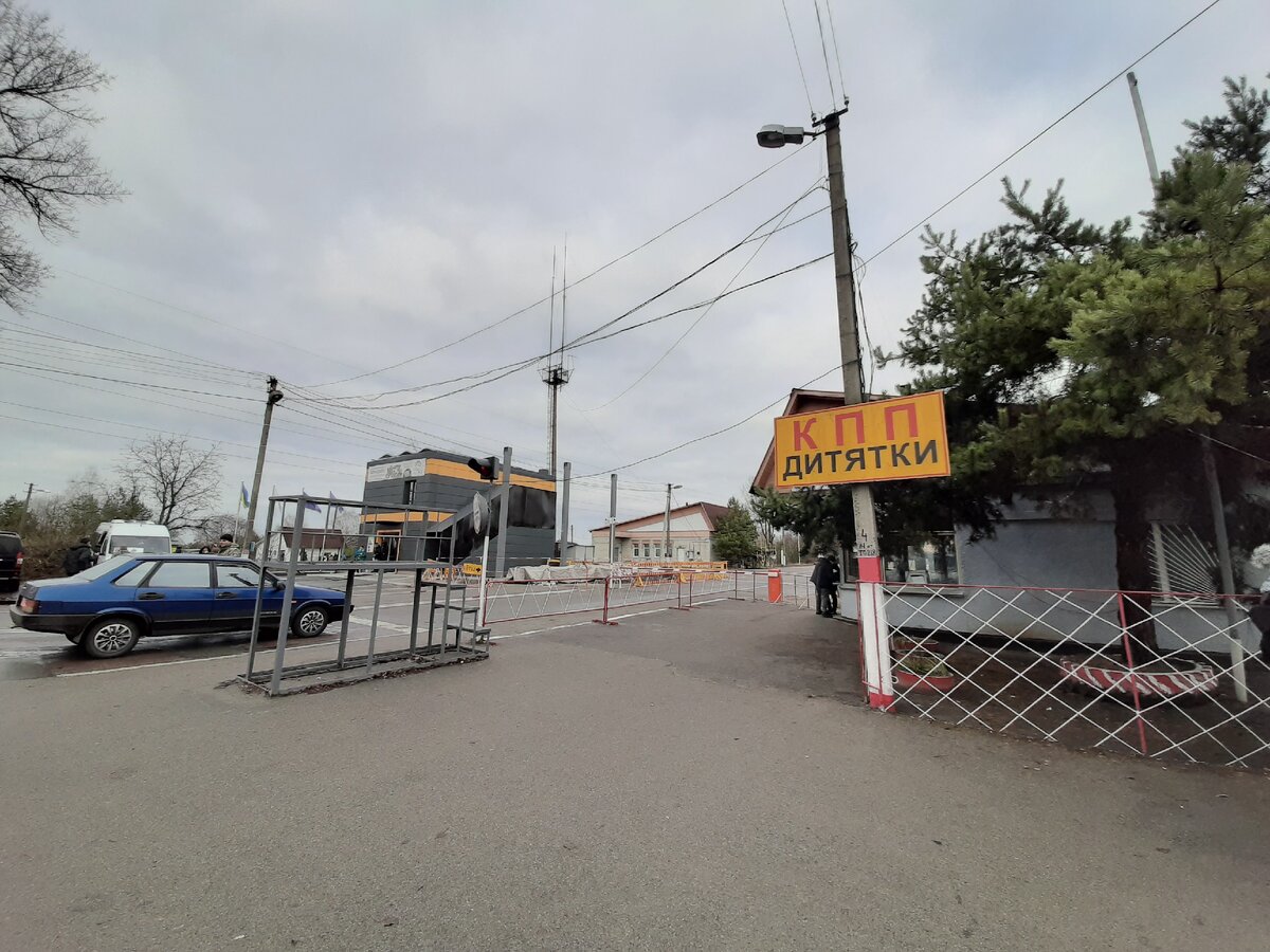 Первый КПП на въезде в 30-и километровую зону