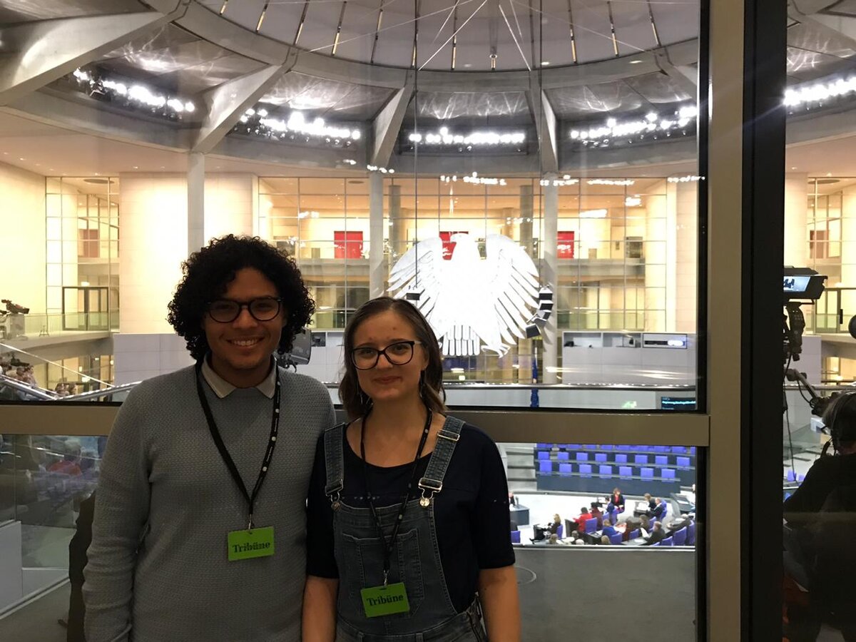 Я с моим другом из Бразилии как раз перед заседанием Бундестага на тему Kindergeld