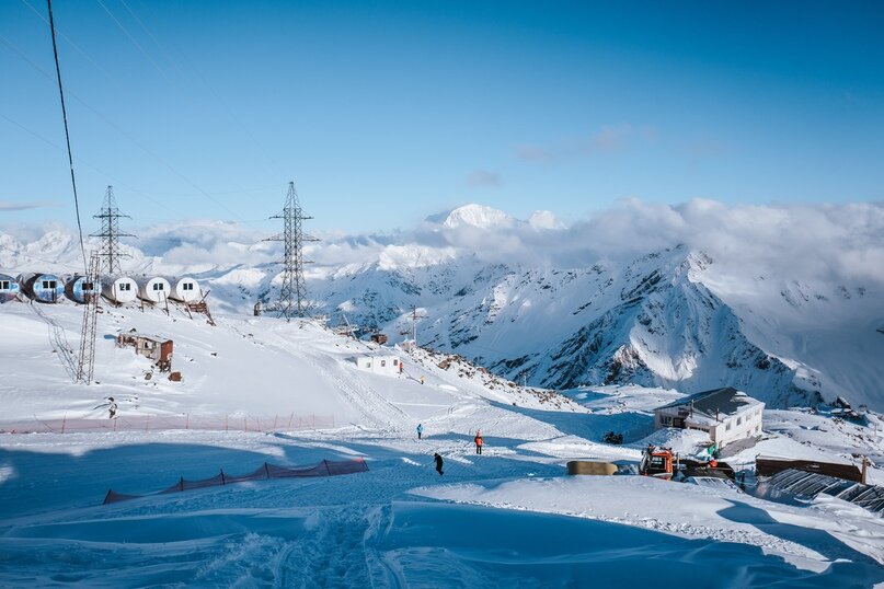 Приюты на высоте 3750. Фото Никита Хельм. 