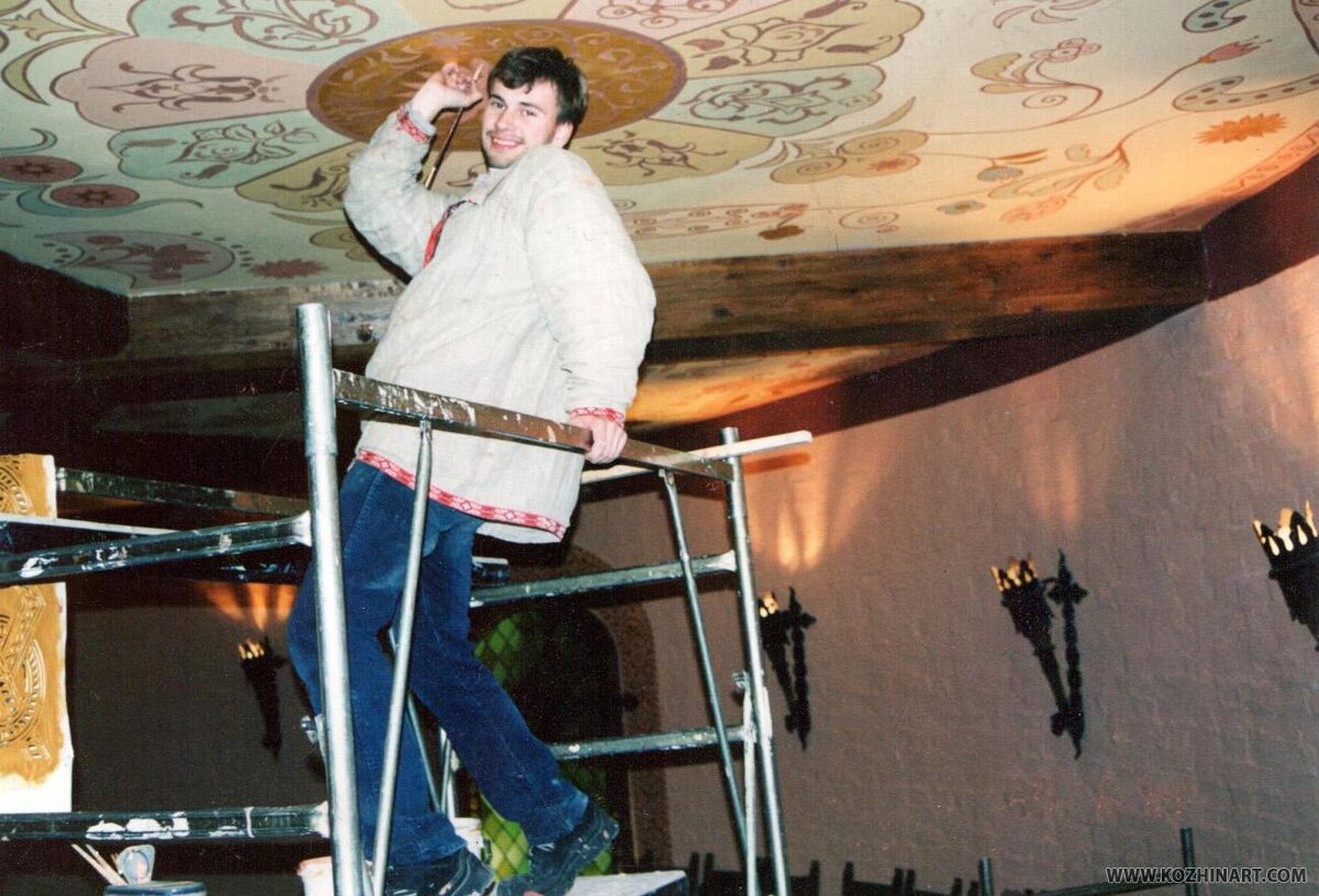 На росписи ресторана "Старая башня". 2002.