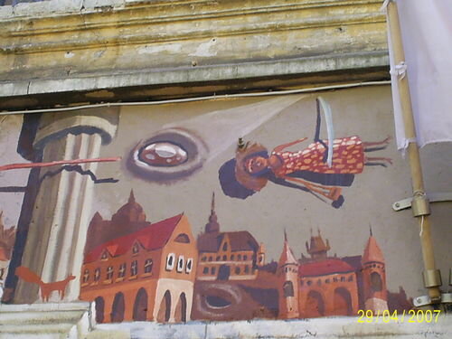 Авторское фото  из  галереи вольных художников Вильнюса. Не означает ли этот а-ля шагаловский рисунок, что "пpoлeтeли" все?.. 