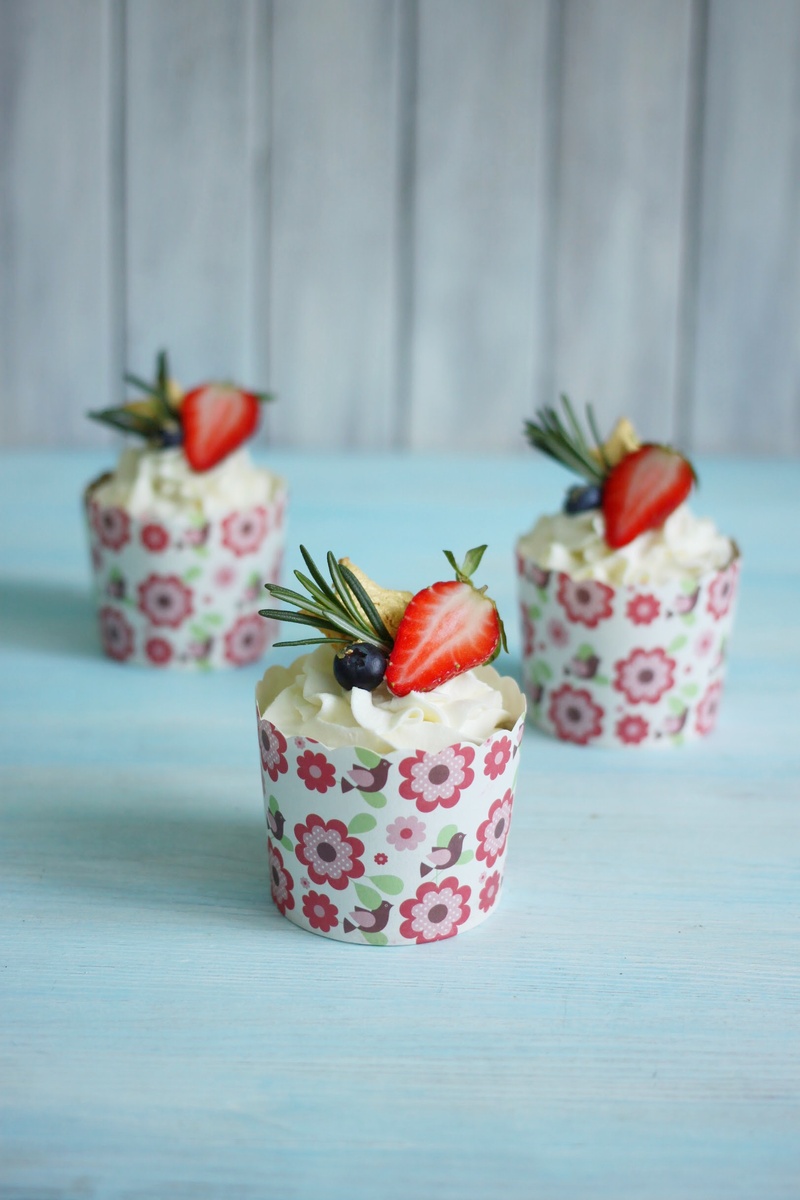 ПП-капкейки из курса "Вкусные низкокалорийные десерты". КБЖУ на 100 гр.: 132/8/3/18