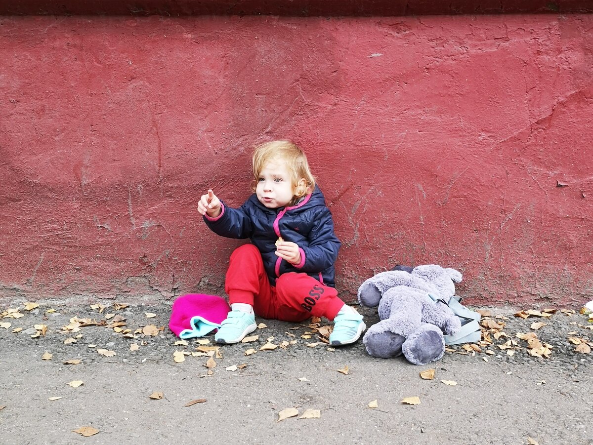 Дочь частенько гуляет без шапки