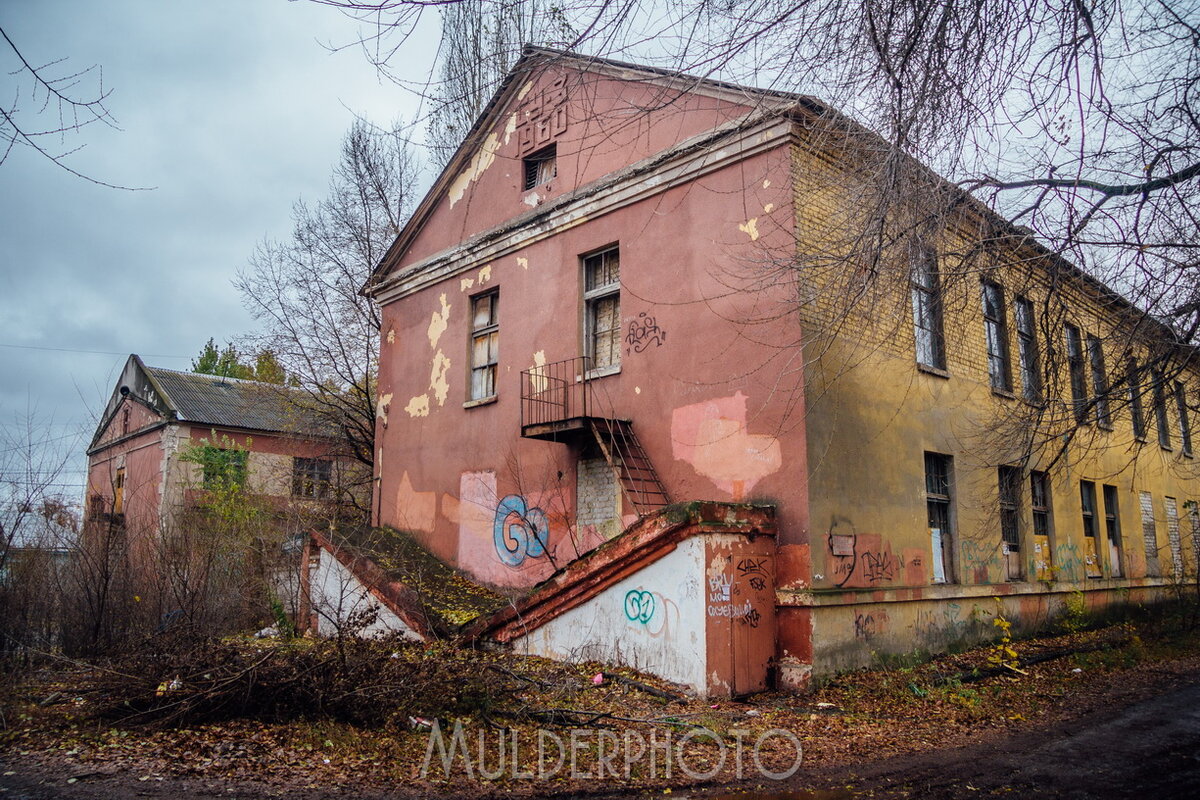 Здание большое, фоток будет много.

Фото 2.
