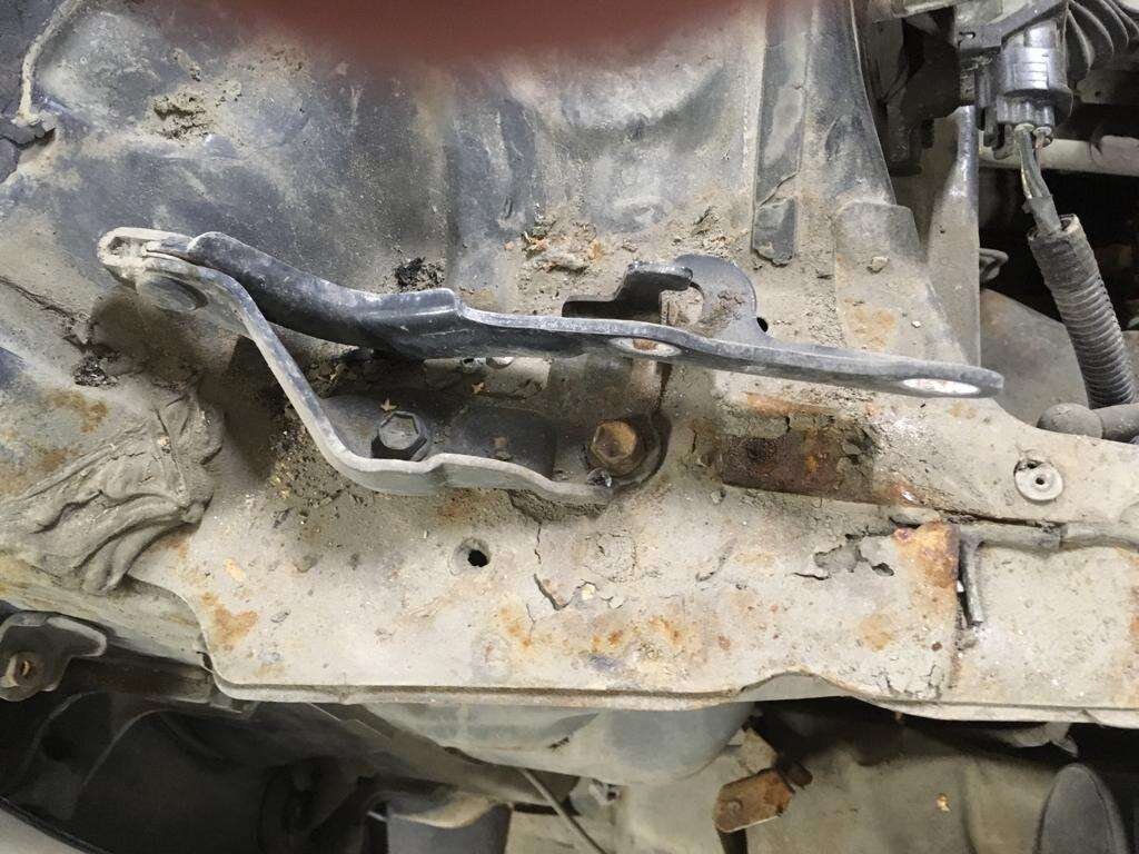 Петли капота и все что рядом с ними