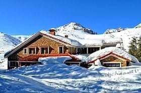 Туристическая база в горах