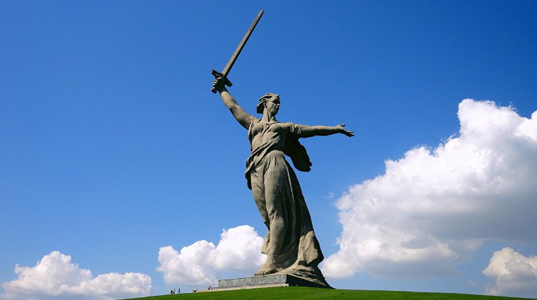 Родина-мать и Мамаев курган