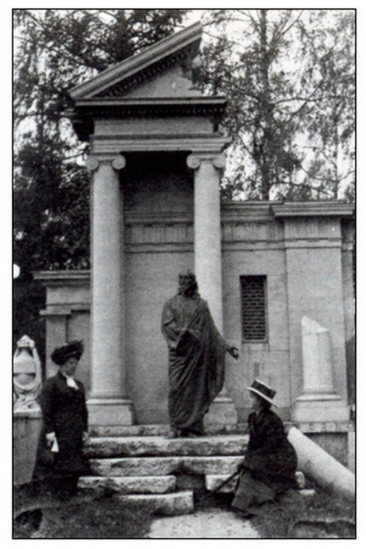 Черный Христос на Введенском кладбище