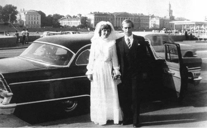 Владимир Путин и его жена Людмила