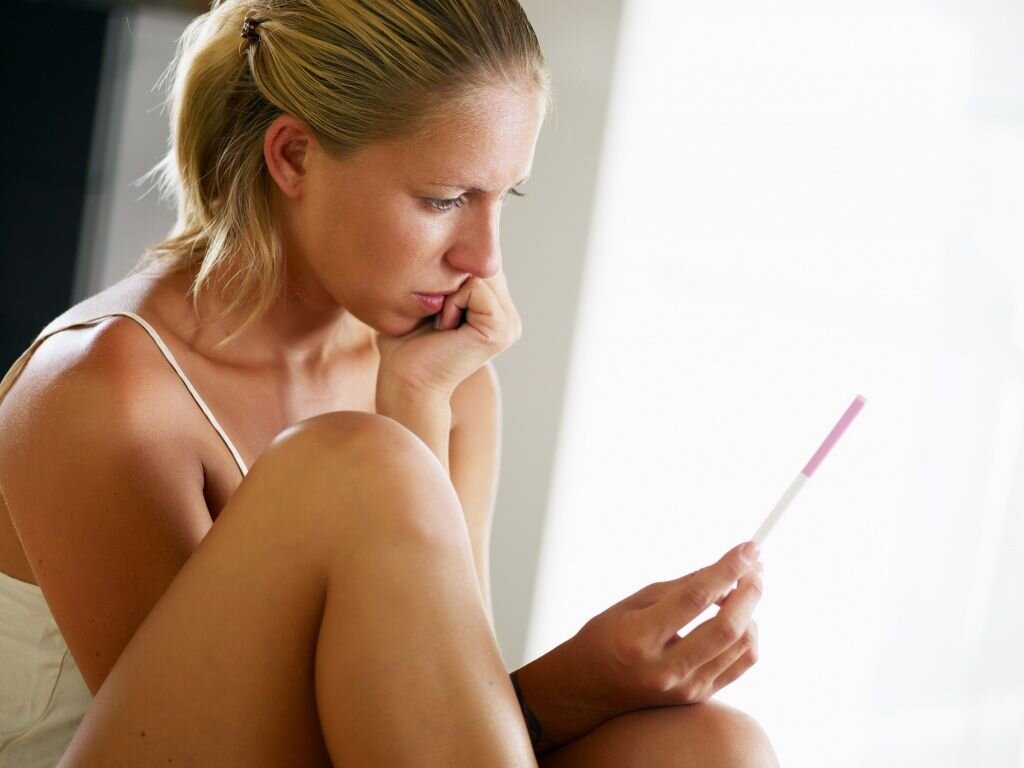 Когда тест на беременность показывает положительный результат, есть два варианта развития событий рожать или не рожать. 
