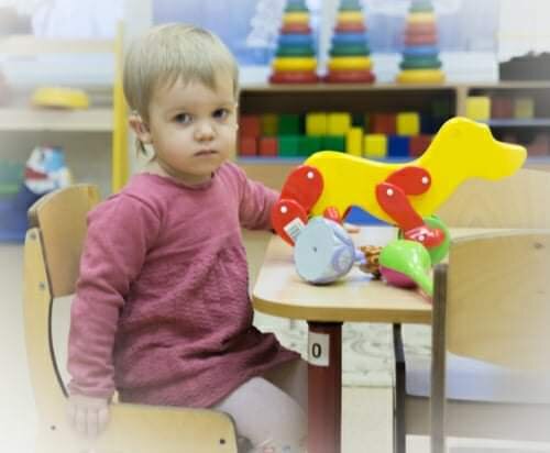 Дочь явно кого-то осуждает