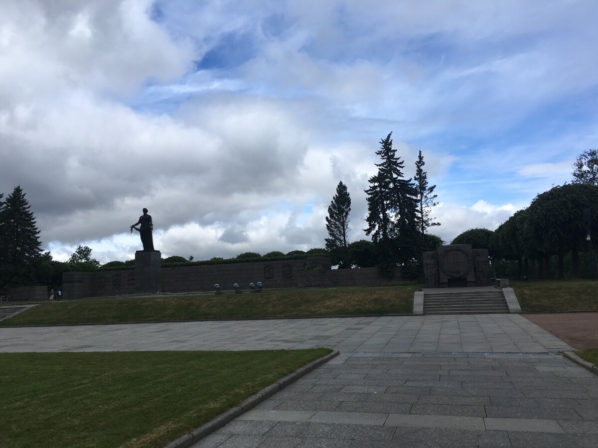 Пискаревское мемориальное кладбище