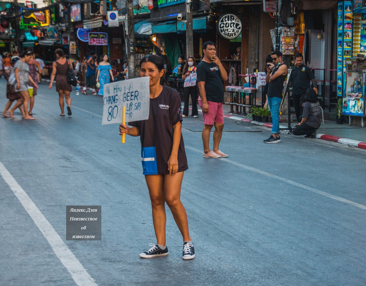 Таиланд. Девчонки у дороги на главной клубной улице Патонга вечером (Часть 1)