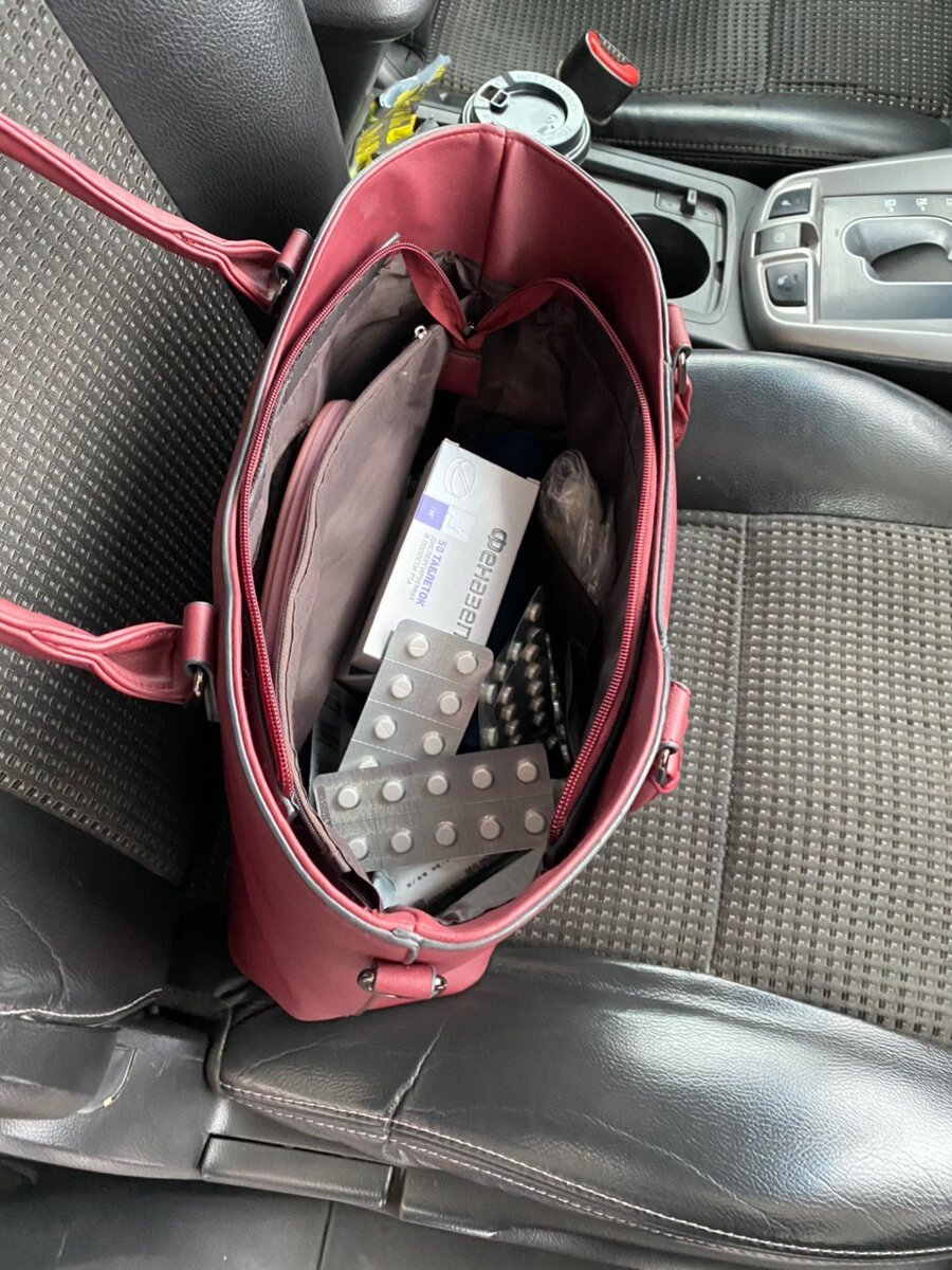 Подобное хранение лекарств в сумочке недопустимо.