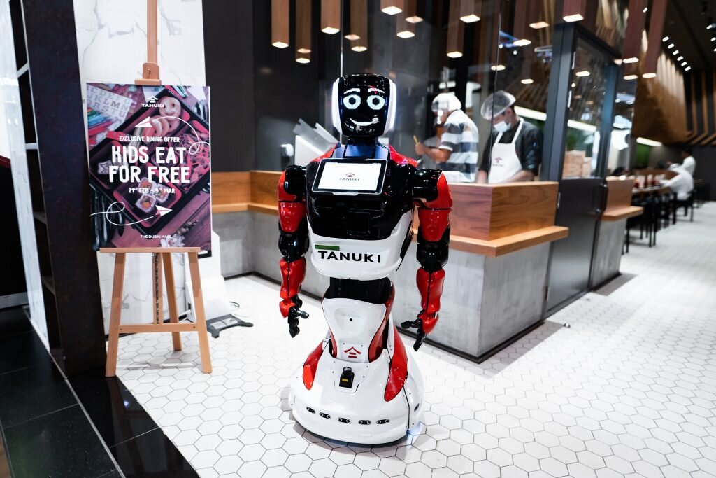 Робот в ресторане Тануки в крупнейшем ТЦ мира Dubai Mall