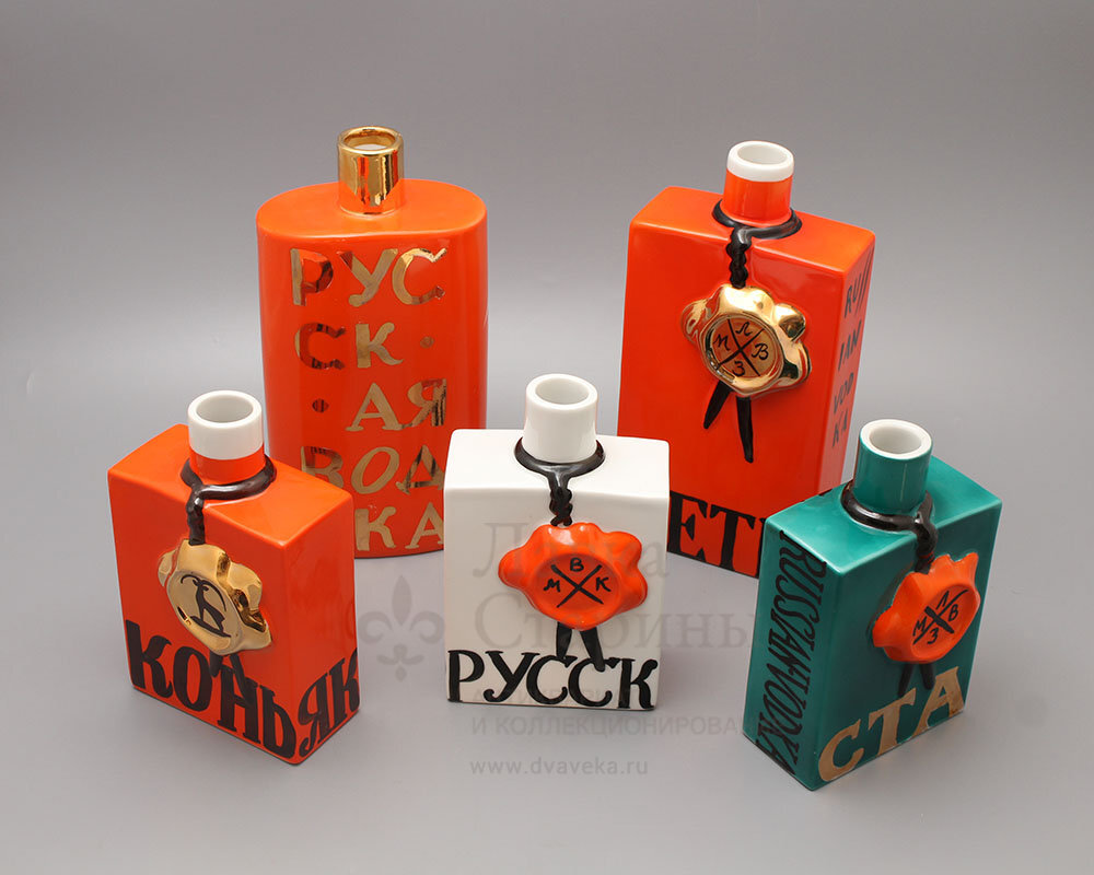 Комплект фарфоровых штофов Московского ликеро-водочного завода, художник Леонов П. В., Дулево, 1970-80 гг.