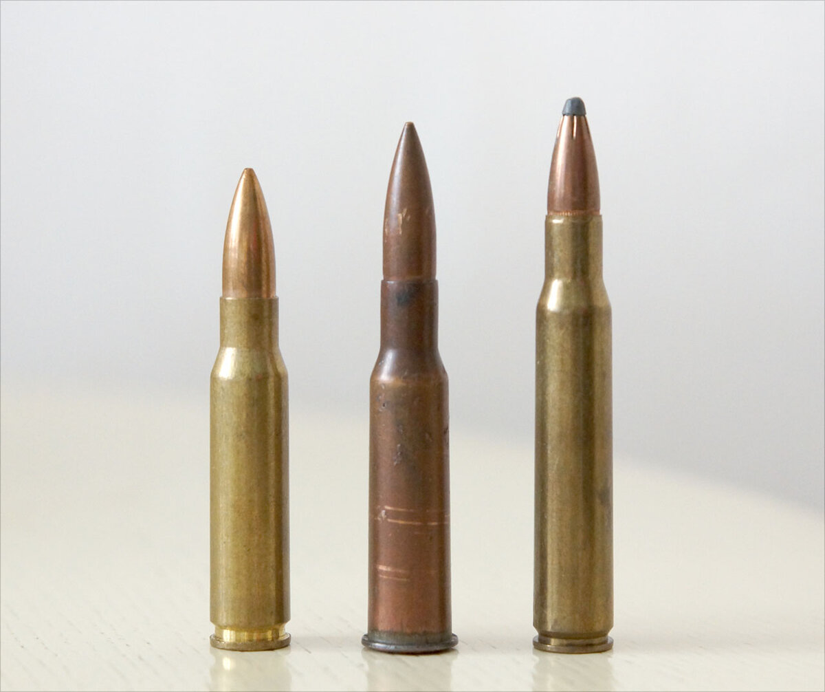 Слева направо: 7,62х51 мм (.308 Win), 7,62х54R и .30-06 Sprg