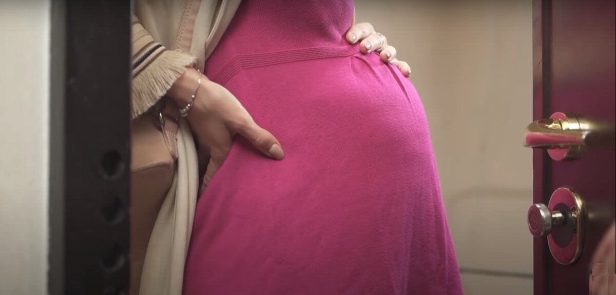 Живот беременной.