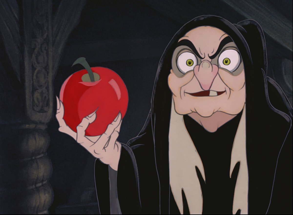 Белоснежка ведьма с яблоком