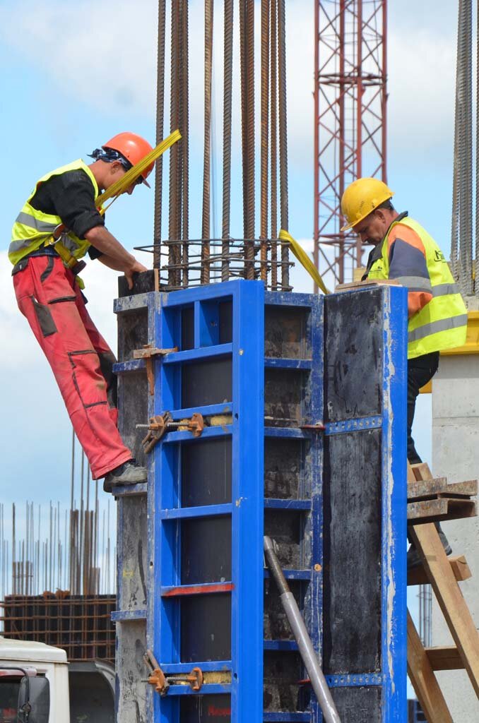 Двухъярусный мост в калининграде проект. Работники на стройке. Калининградские строители. Калининградские строители. Работа строитель калининград.