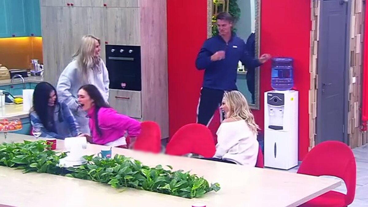 Ребята на общей кухне