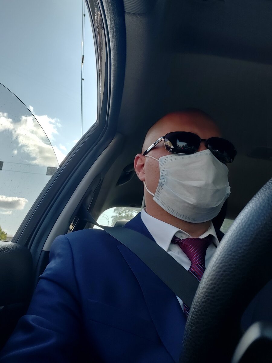 Еду на фотосессию на своей такси сегмента "Эконом"и ловлю удивленные взгляды других таксистов 