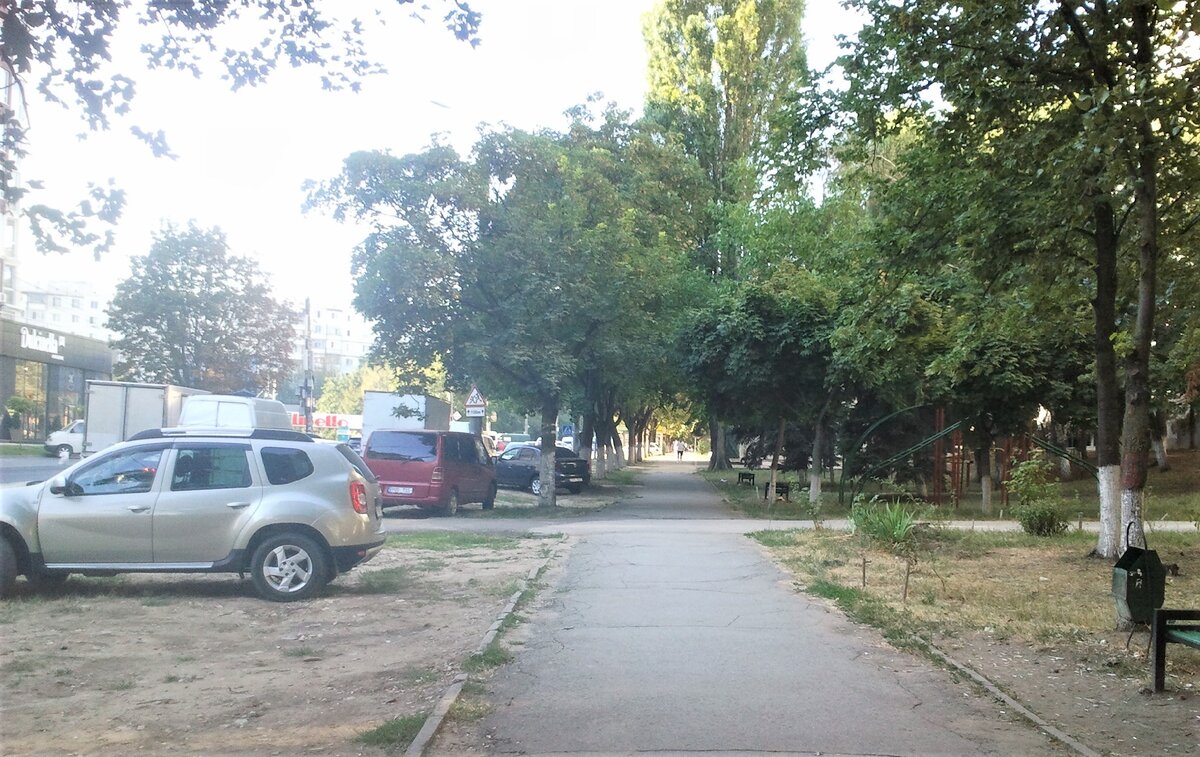 Вот эта улица. Не поленилась, сфотографировала